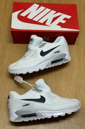 Nike Air Max neuve jamais portée taille 43 l'envoi rapide