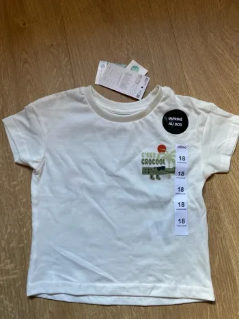 T-shirt 18 mois neuf