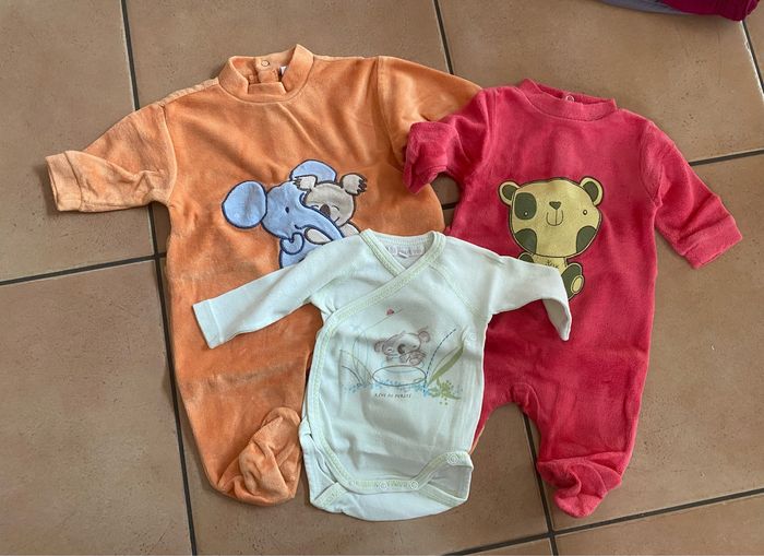 Gros lot vêtements fille 0/3 mois - photo numéro 2