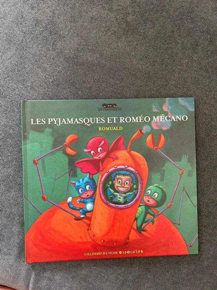 Lot livres et figurine pyjamask - photo numéro 5