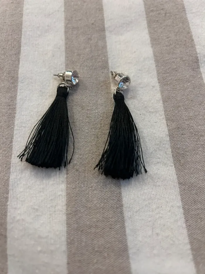 Boucle d’oreille fantaisie strass et pompons