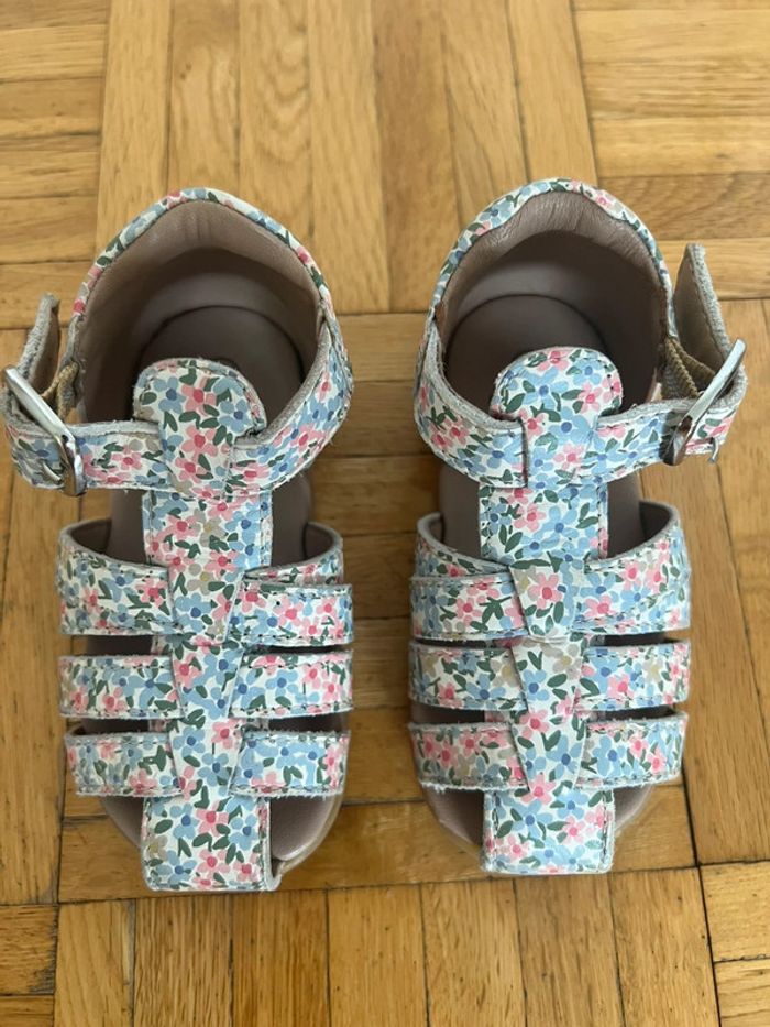 Sandales cuir bébé Vertbaudet – Taille 22 – Motif fleuri