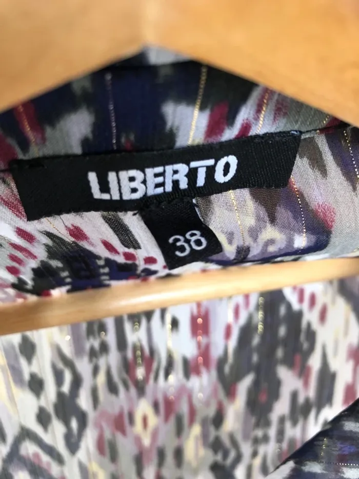 Chemisier fluide neuf, motifs bariolés et liserés dorés - Liberto 38 - photo numéro 5
