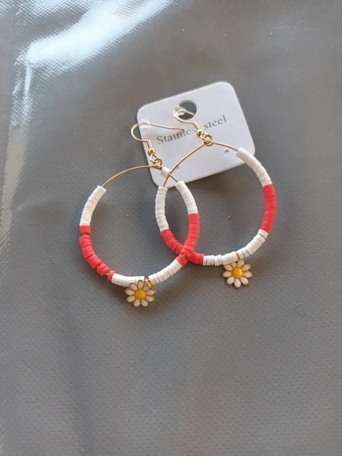 Boucle créole fantaisie bohème rouge  et blanc