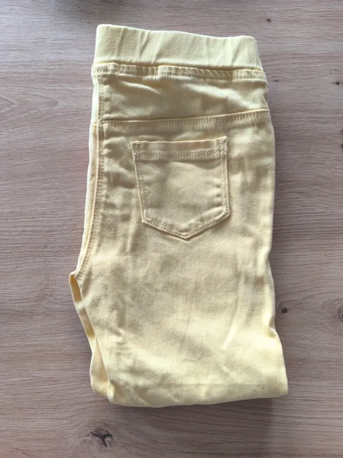 Pantalon jaune , taille 4 ans , neuf, fille