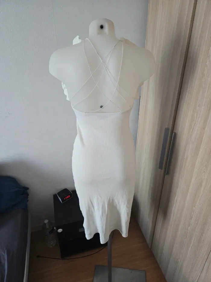 Robe Zara taille l - photo numéro 4