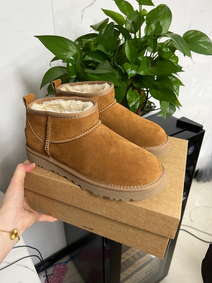 Bottes de neige UGG Mini, pointure 40