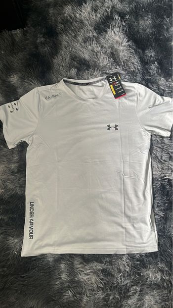 tshirt under armour