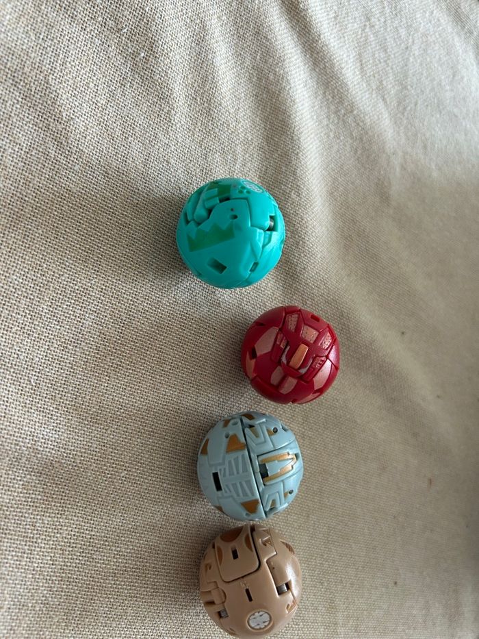 Lot de 4 bakugans