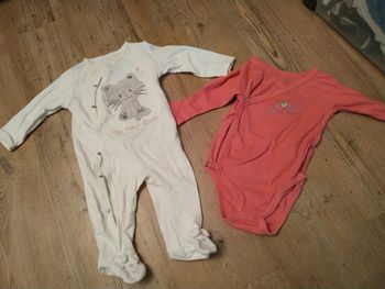 Lot 1 pyjama et 1 body / 6 mois