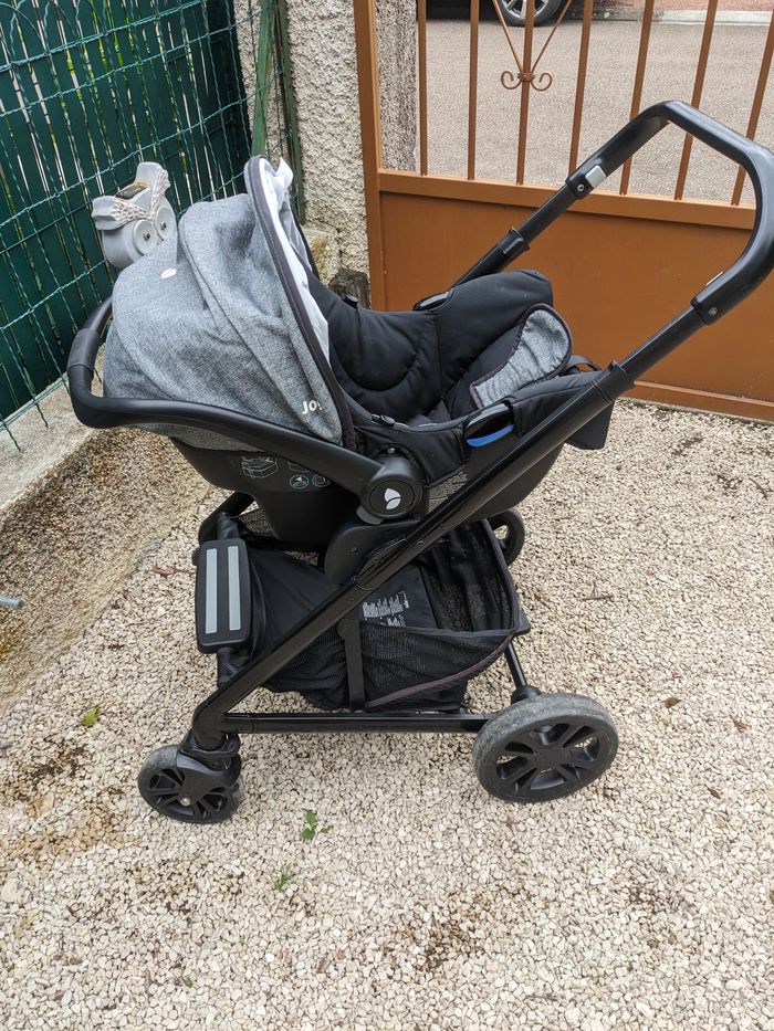 Poussette joie chrome en  très bon état et propre - photo numéro 6