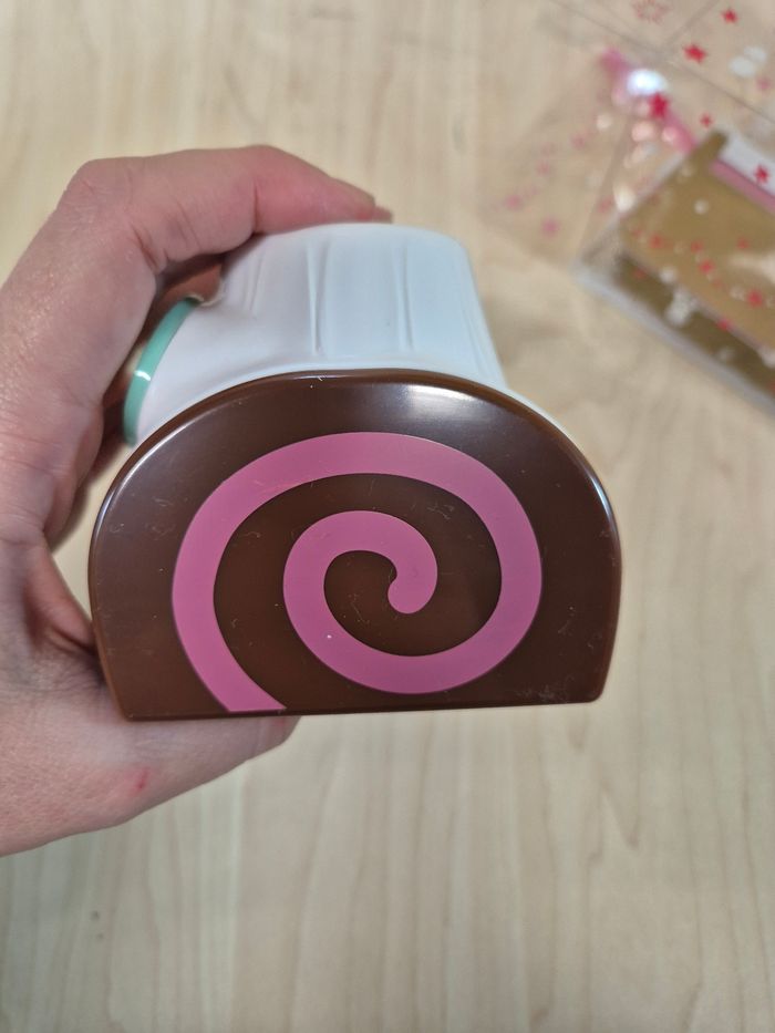 Boite plastique Tokyo Disney Resort : Bûche de Noël - photo numéro 6