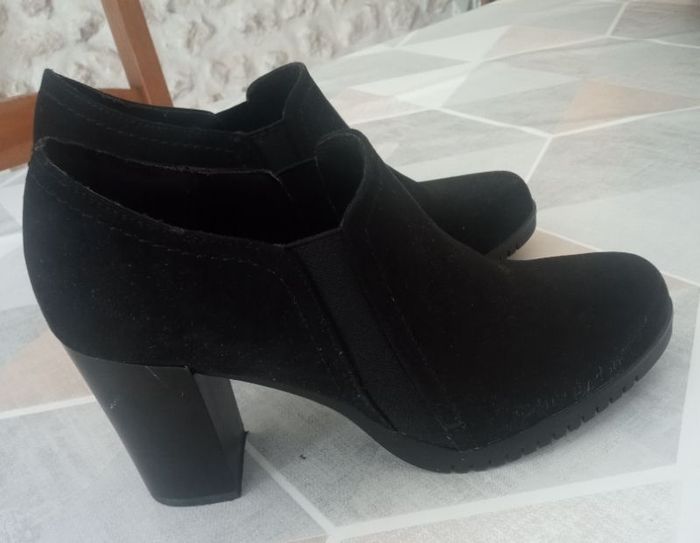 Chaussures NEUVES  noires talons  nubbuck 42 - photo numéro 3