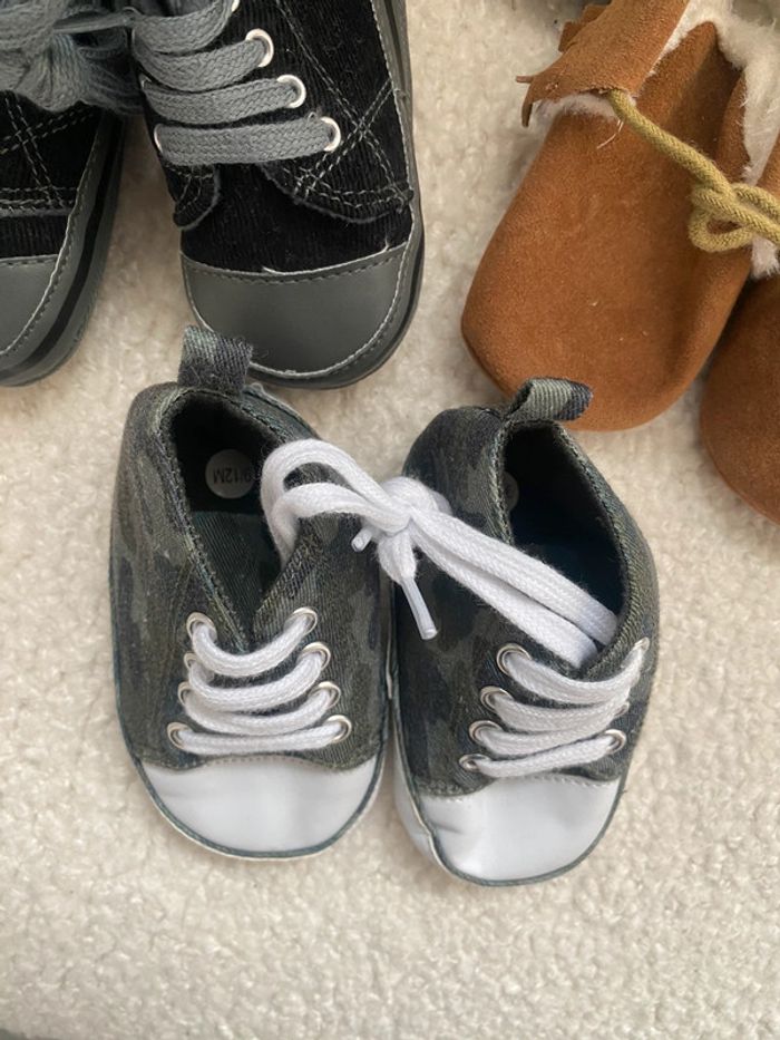 Lot de chaussures chaussons bébé - photo numéro 2