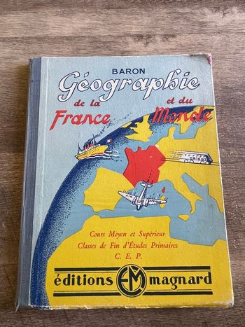 Livre de géographie ancien