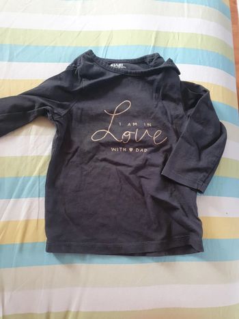 T shrit taille 9 mois