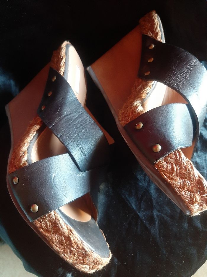 Sandales  compenssees en cuir - photo numéro 2