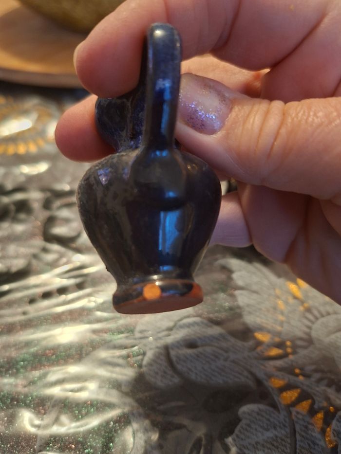 (S) 3 petits pots bleu 1 pots hauteur 7 cm et 2 pots 6 cm 
Juste petite eclat rien méchant voir photo
Prix 1 euro 30 - photo numéro 2