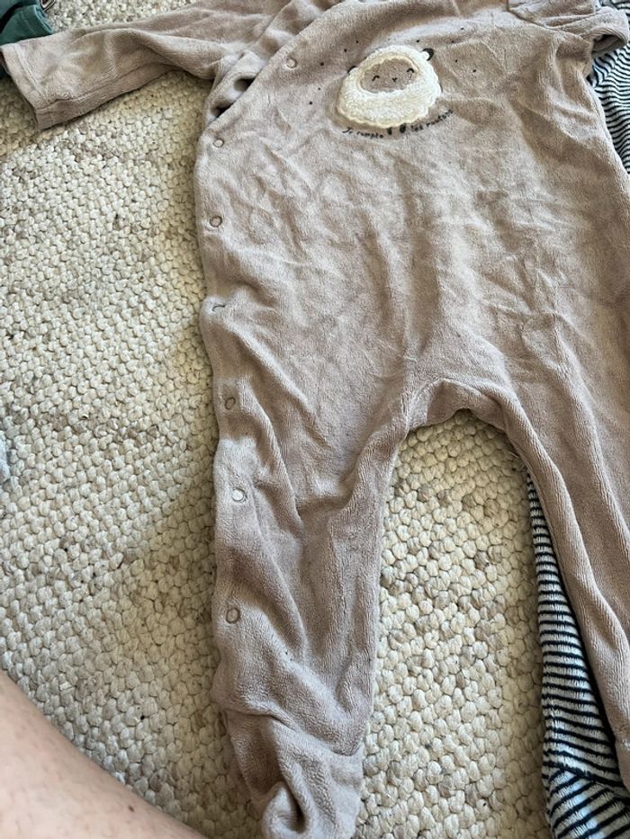 Lot Pyjama velour 9 mois - photo numéro 6
