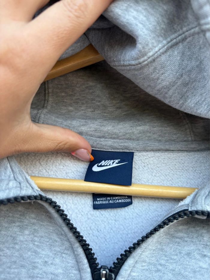 Veste Nike - grise/noir à capuches - taille L - mi saison - en très bon état - photo numéro 2