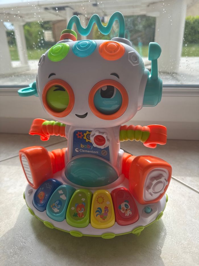 Jouet des 9 mois yoko le robot - photo numéro 1