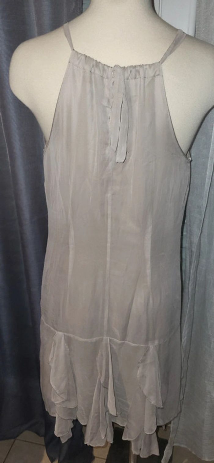 Robe grise en mousseline – Élégance fluide et détails raffinés 40 - photo numéro 5