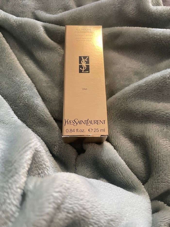 Fond de teint Yves Saint Laurent All Hours Foundation DN3 - photo numéro 4
