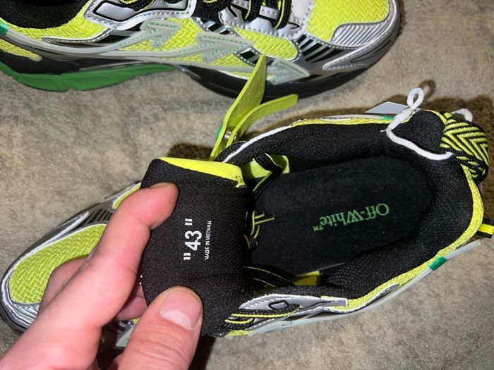 Baskets offWhite 2025 édition limitée rare - photo numéro 7