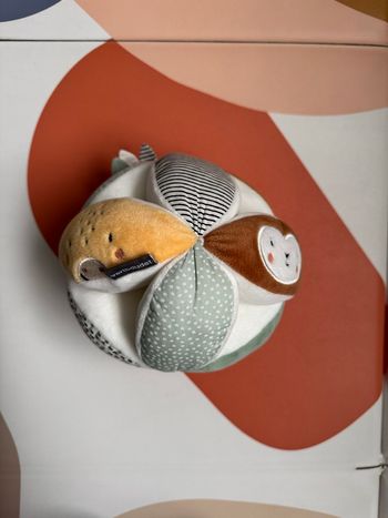 Balle d’éveil avec hochet Tanzanie - vertbaudet