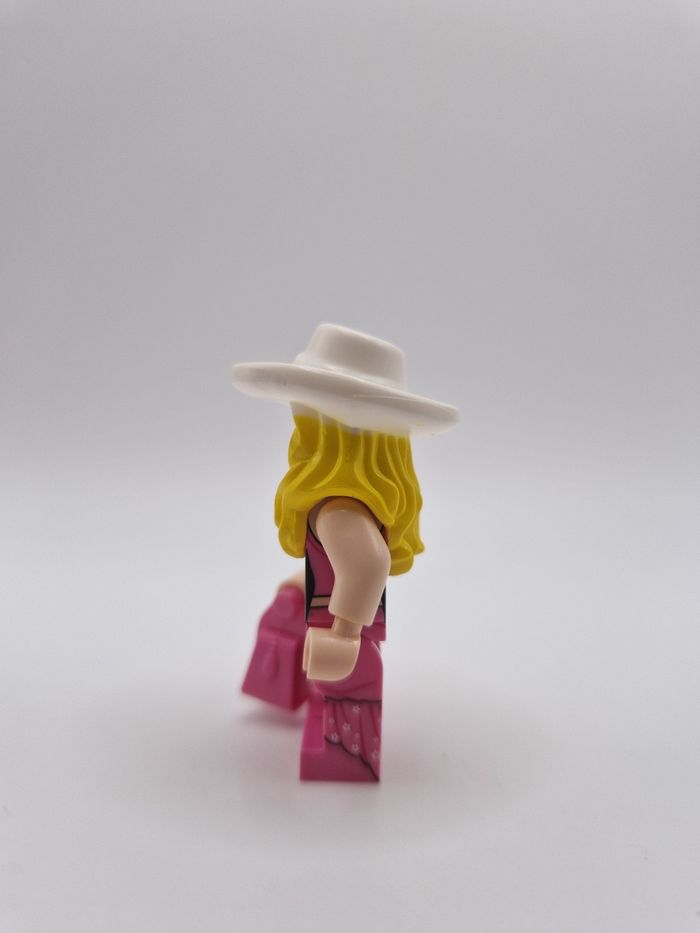 Figurine type lego Barbie - photo numéro 2