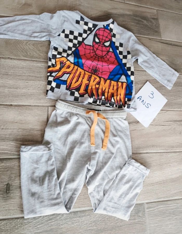 Magnifique pyjama manches longues spiderman 🤟