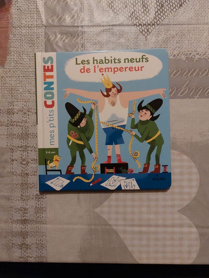 Livre neuf Les habits neufs de l'empereur