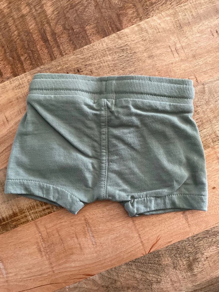 Short 3 mois - photo numéro 2