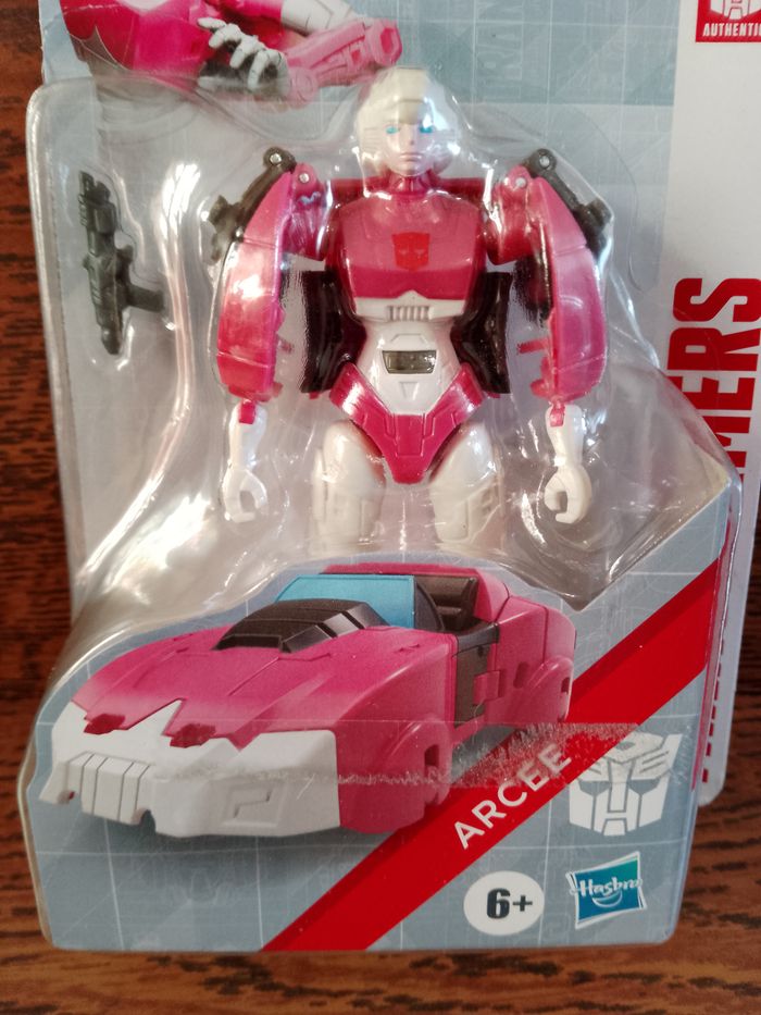 figurine neuve transformers arcee hasbro sous blister - photo numéro 7