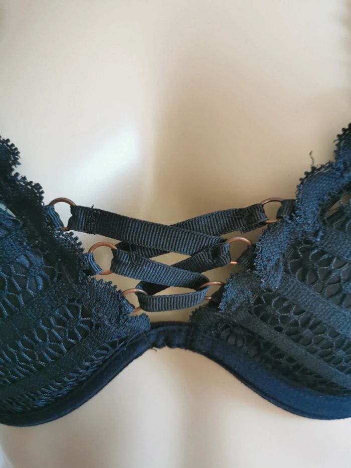 Soutien gorge noir. 90 C. Undiz - photo numéro 2