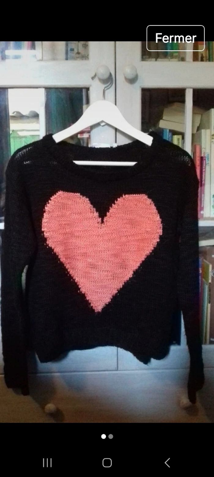 Pull. femme. Cœur.  Noir. Taille 40. New look - photo numéro 3