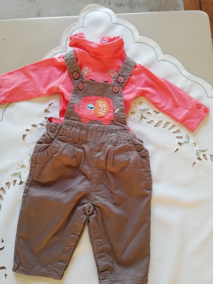 Salopette et tee shirt
