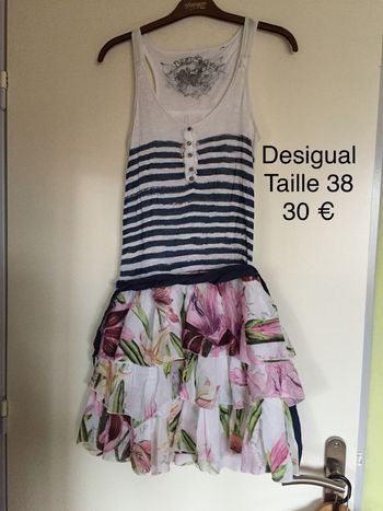 Robe Desigual marine / fleurie Taille 38