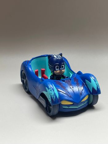 Pyjamasques – Yoyo et le Chat-Bolide – Figurine 7 cm et Véhicule