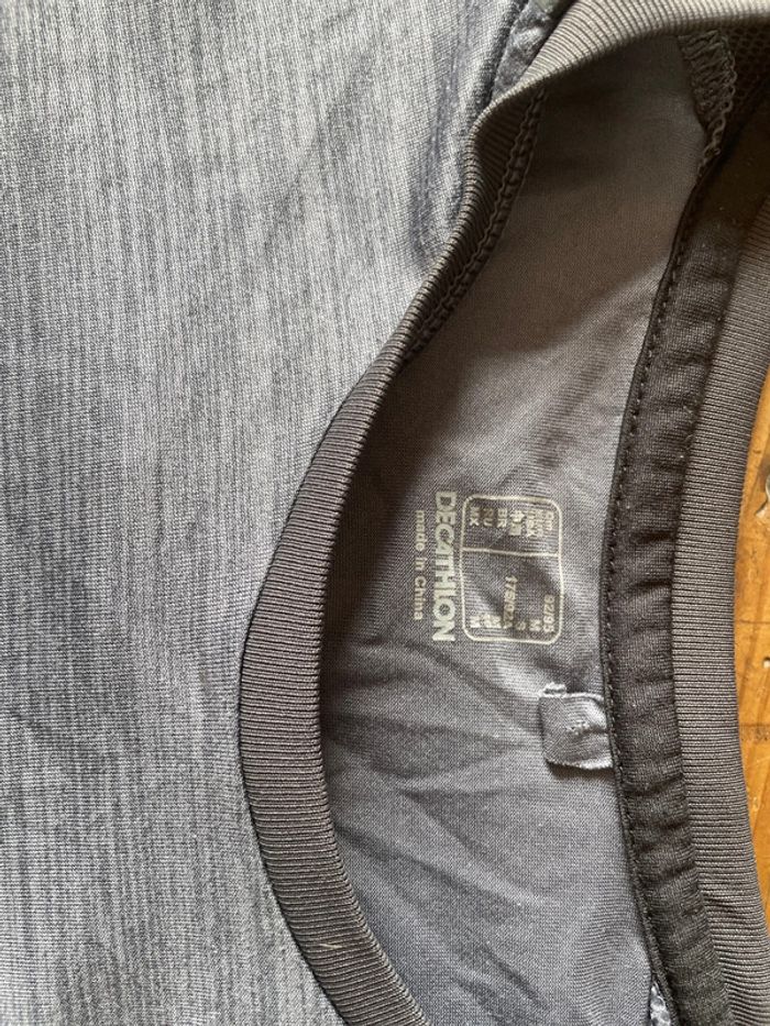 T shirt de sport gris - photo numéro 2