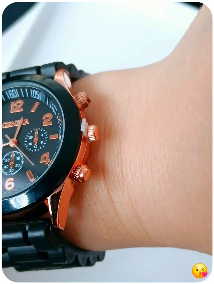 Montre chic à grand cadran avec bracelet moderne - photo numéro 3