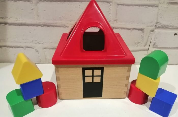 Maison des formes en bois ikea