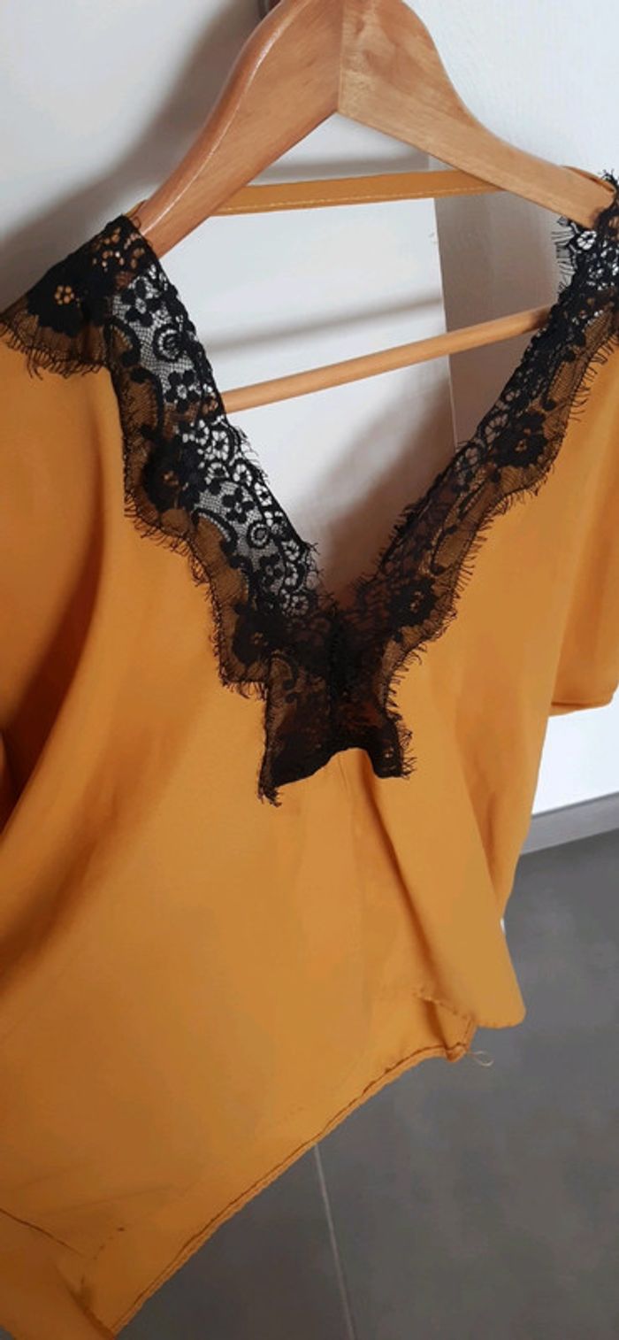Blouse dentelle noire et moutarde - photo numéro 6