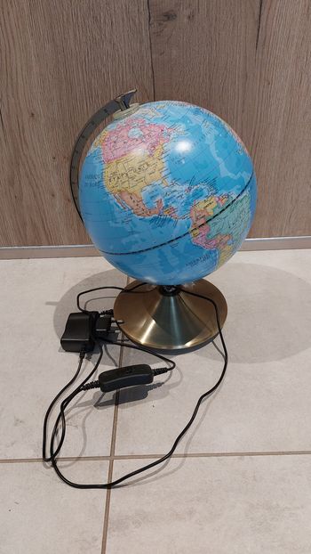 Lampe globe terrestre 