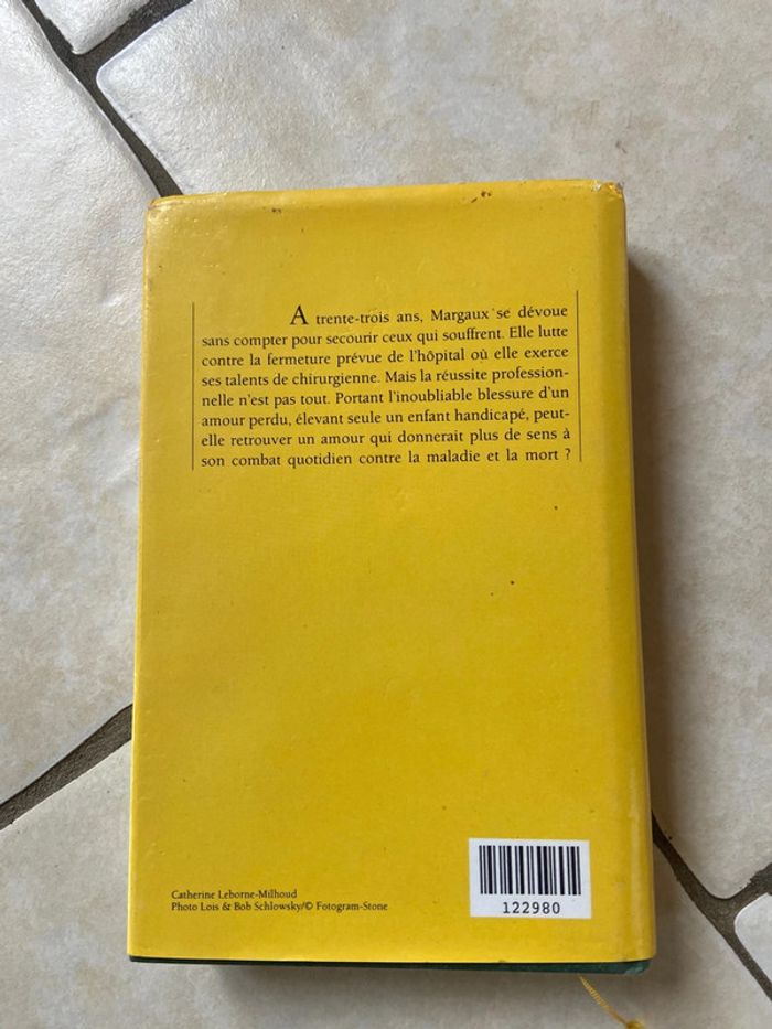 Une femme en blanc - photo numéro 3