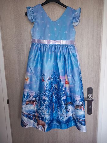 Magnifique robe de Noël aux jolis motifs de Noël