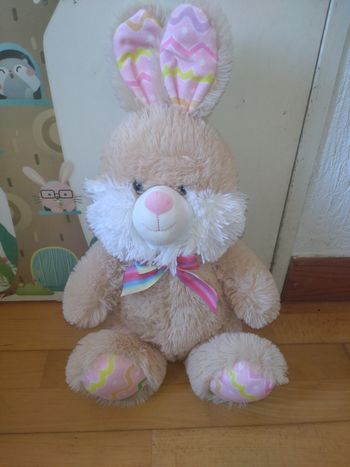 Peluche lapin de Pâques 