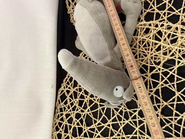 Peluche Louve Gris Clair Noeud Rouge AUZOU - photo numéro 5