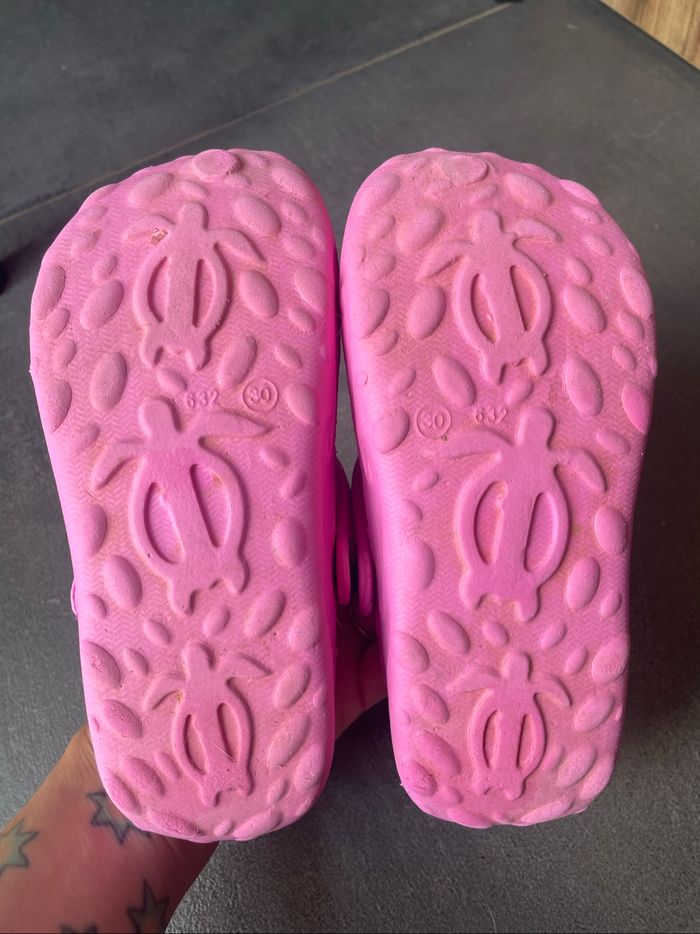 Sabots roses type crocs pointure 30 - photo numéro 3