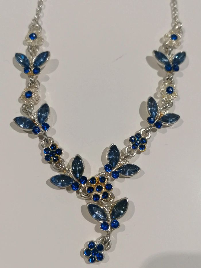 Collier fantaisie papillon fleur bleu 📿 - photo numéro 3